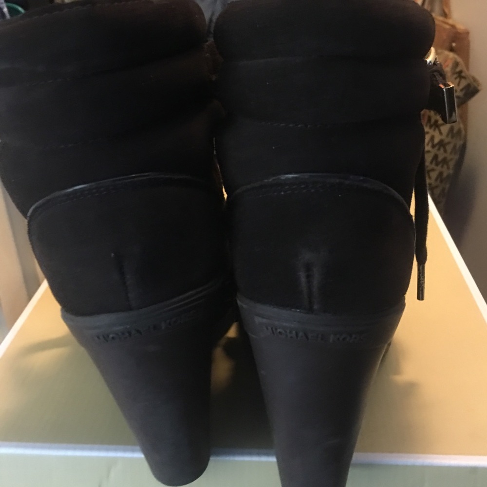 Michael Kors Lizzie Wedge Sneaker. - Picture 5 of 7